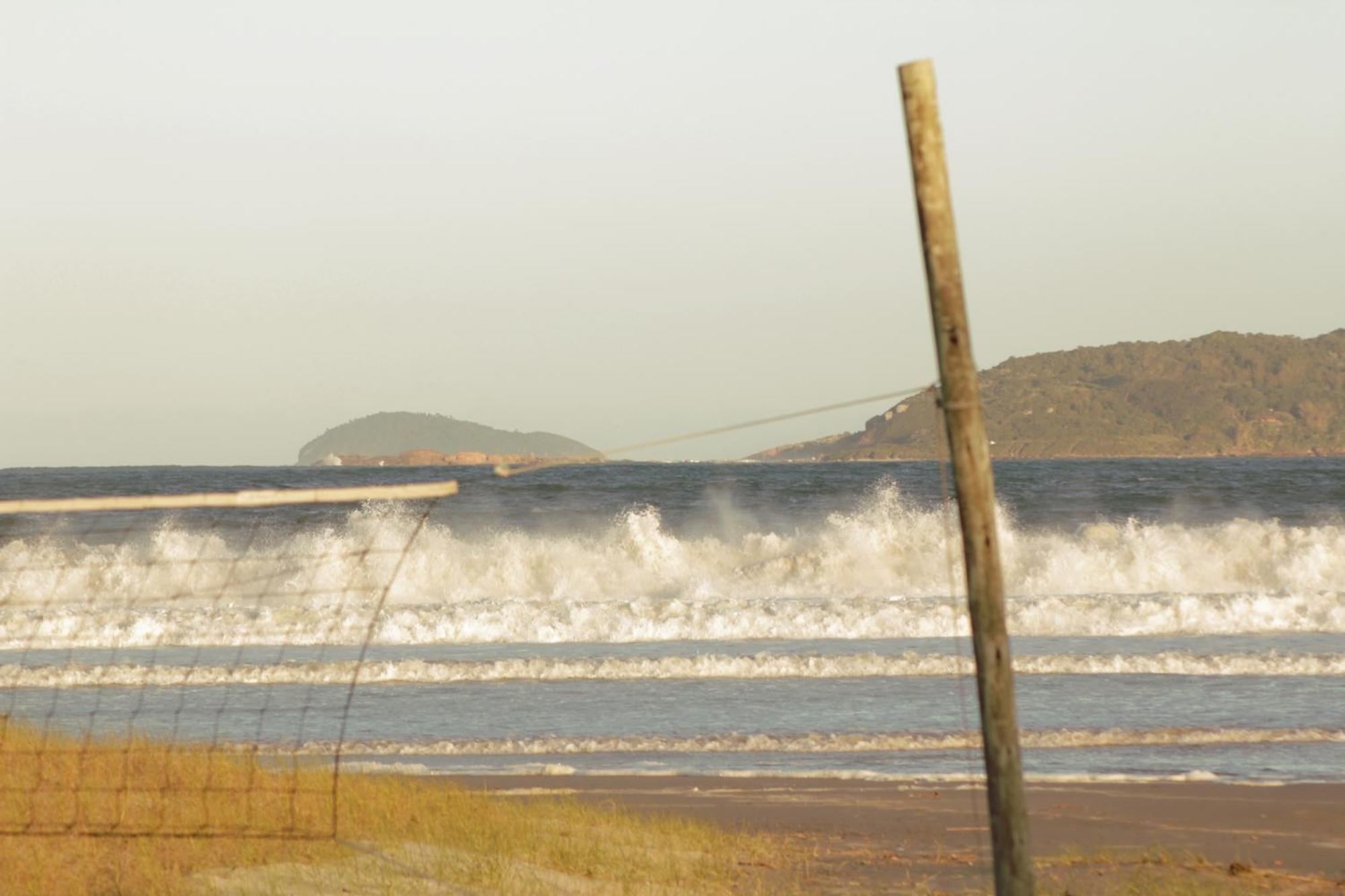 Pousada Recanto Edenico - A Beira Mar Da Praia Ponta Do Papagaio, Palhoca Sc Exterior photo